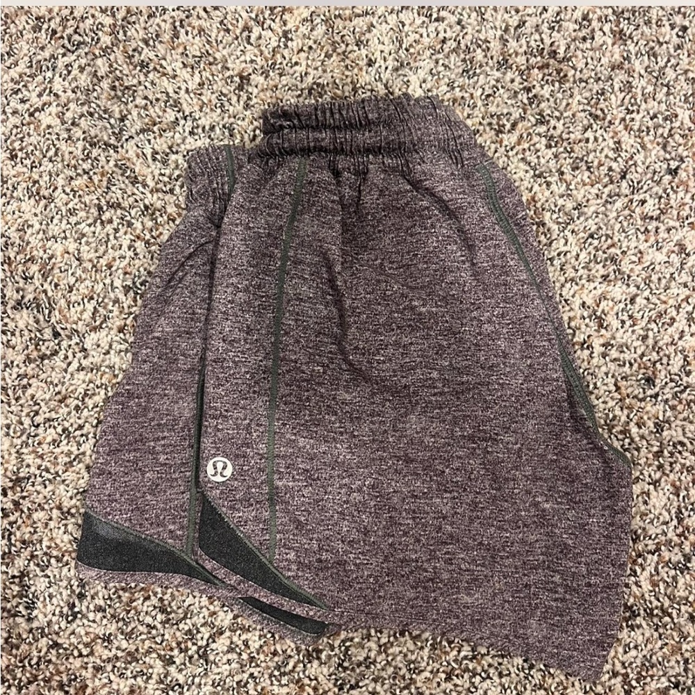 Lululemon Hotty Hots Woman’s Size 4 Shorts Low Rise 2.5”